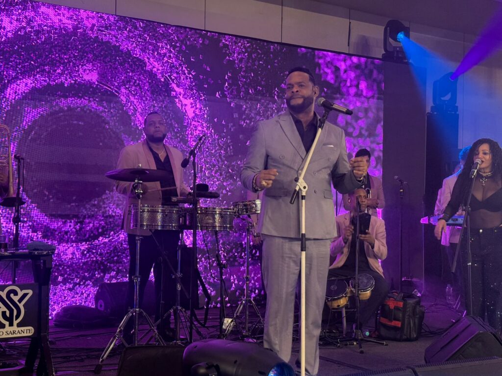 Yiyo Sarante, una de las grandes sorpresas de la fiesta de Navidad de Alofoke Media Group - Noticias de hoy en República Dominicana | De Último Minuto