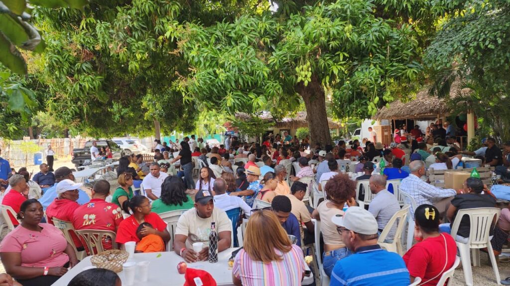 Diputado por Bahoruco realiza compartir navideño en Neyba - Noticias de hoy en República Dominicana | De Último Minuto