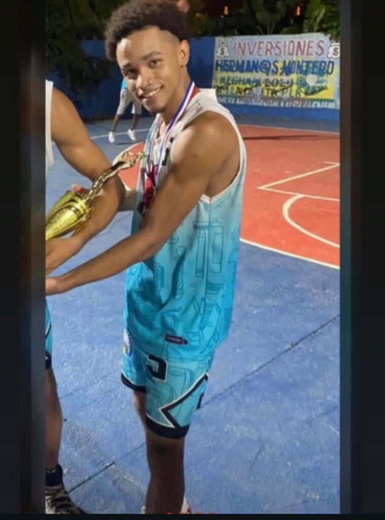 "Mi hijo era deportista, no un pandillero", así describe la madre del joven asesinado a tiros en La Caleta - Noticias de hoy en República Dominicana | De Último Minuto