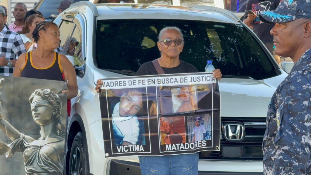 Realizan marcha exigiendo justicia por mujeres asesinadas en Saint Thomas - Noticias de hoy en República Dominicana | De Último Minuto