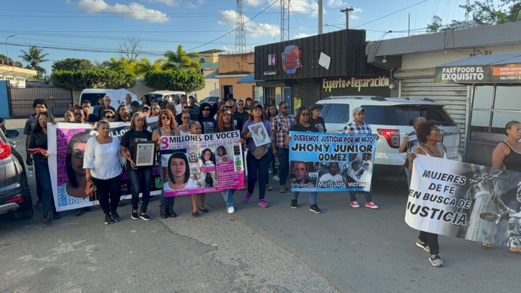 Realizan marcha exigiendo justicia por mujeres asesinadas en Saint Thomas - Noticias de hoy en República Dominicana | De Último Minuto