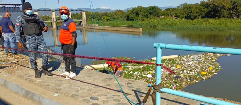 Defensa Civil y organismos de emergencia recuperan cadáver en el río Yaque del Norte, en Santiago - Noticias de hoy en República Dominicana | De Último Minuto