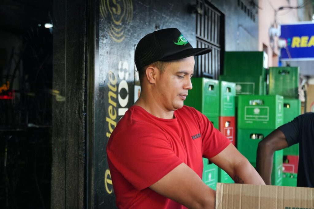 Vendedores de bebidas alcohólicas se preparan para recibir el Año Nuevo - Noticias de hoy en República Dominicana | De Último Minuto