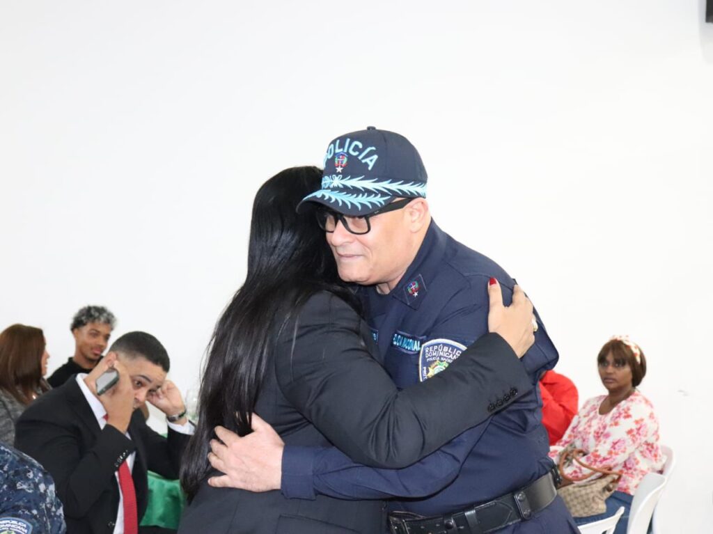 Policía Nacional recibe reconocimiento de la Unión Deportiva Vegana - Noticias de hoy en República Dominicana | De Último Minuto