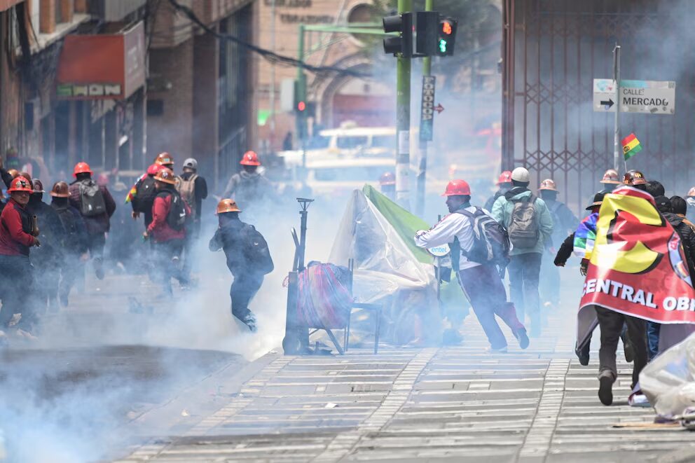 Violentas protestas en Bolivia por el retiro del subsidio a los combustibles dejaron al menos cuatro policías heridos - Noticias de hoy en República Dominicana | De Último Minuto
