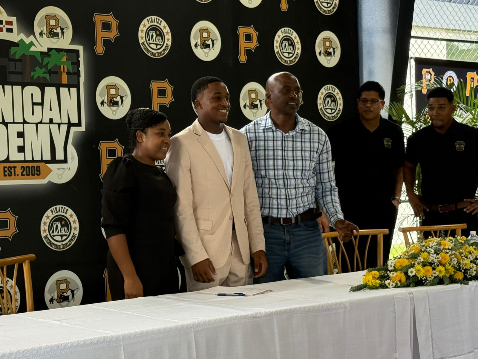 Wilton Guerrero Jr. encabeza trío de prospectos dominicanos firmados por los Piratas - Noticias de hoy en República Dominicana | De Último Minuto