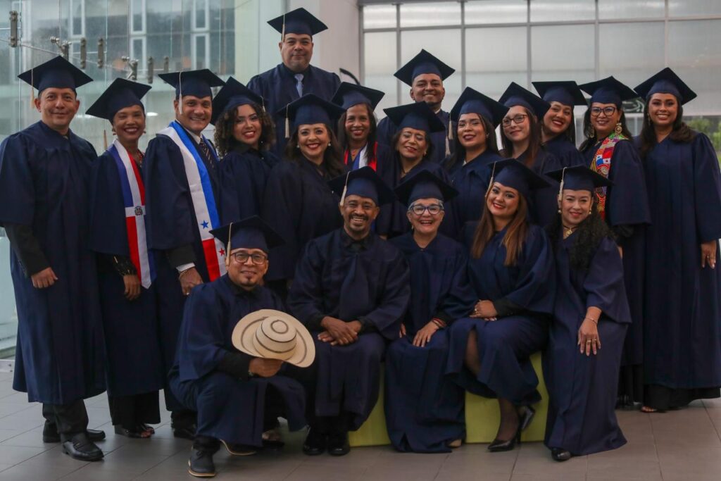 Dominicanos se gradúan como Especialistas en Folklore en Panamá - Noticias de hoy en República Dominicana | De Último Minuto