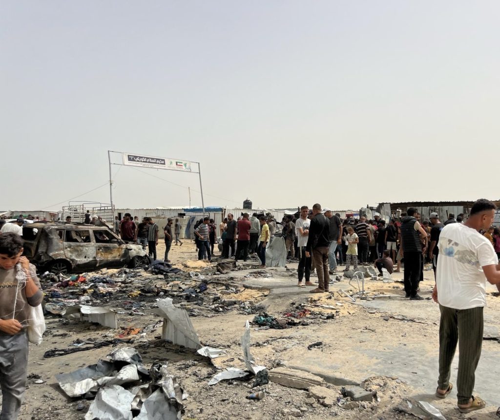 Una mujer y su hijo mueren en un incendio en tiendas de desplazados de Gaza - Noticias de hoy en República Dominicana | De Último Minuto