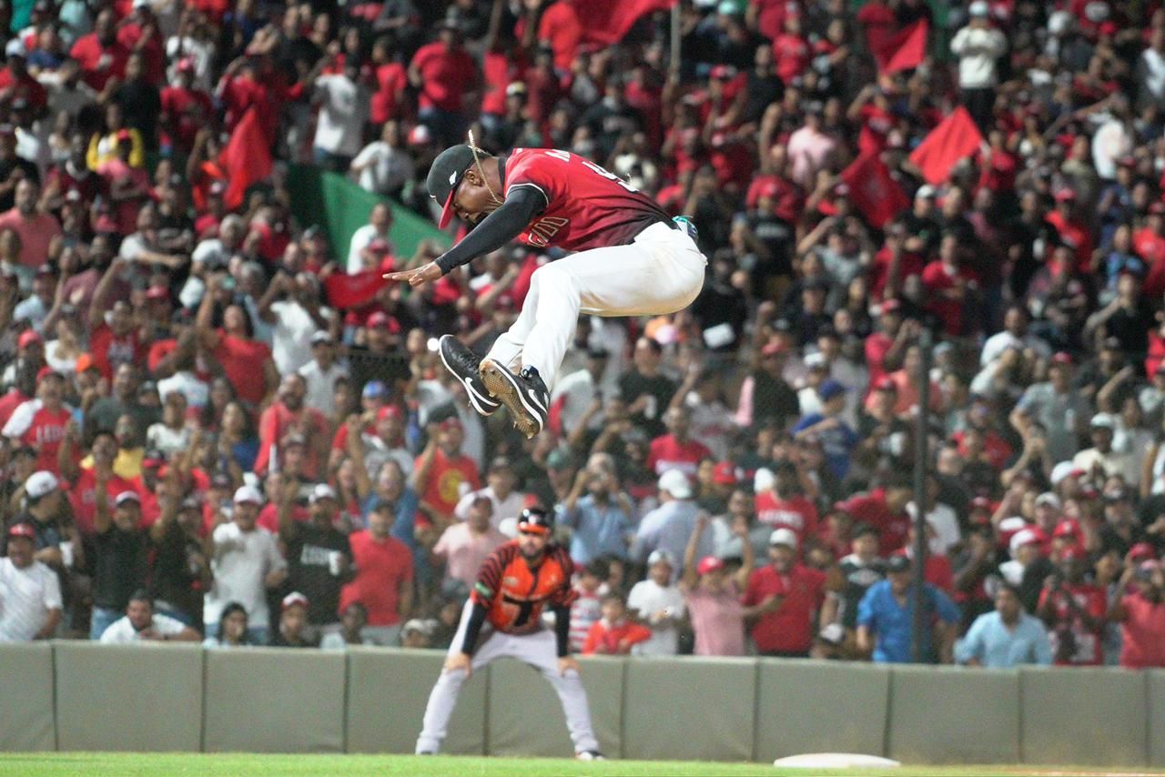 Leones del Escogido conquistan su corona 18 y sellan el bicampeonato - Noticias de hoy en República Dominicana | De Último Minuto