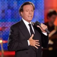 Julio Iglesias niega acusaciones en su contra y afirma que defenderá su dignidad