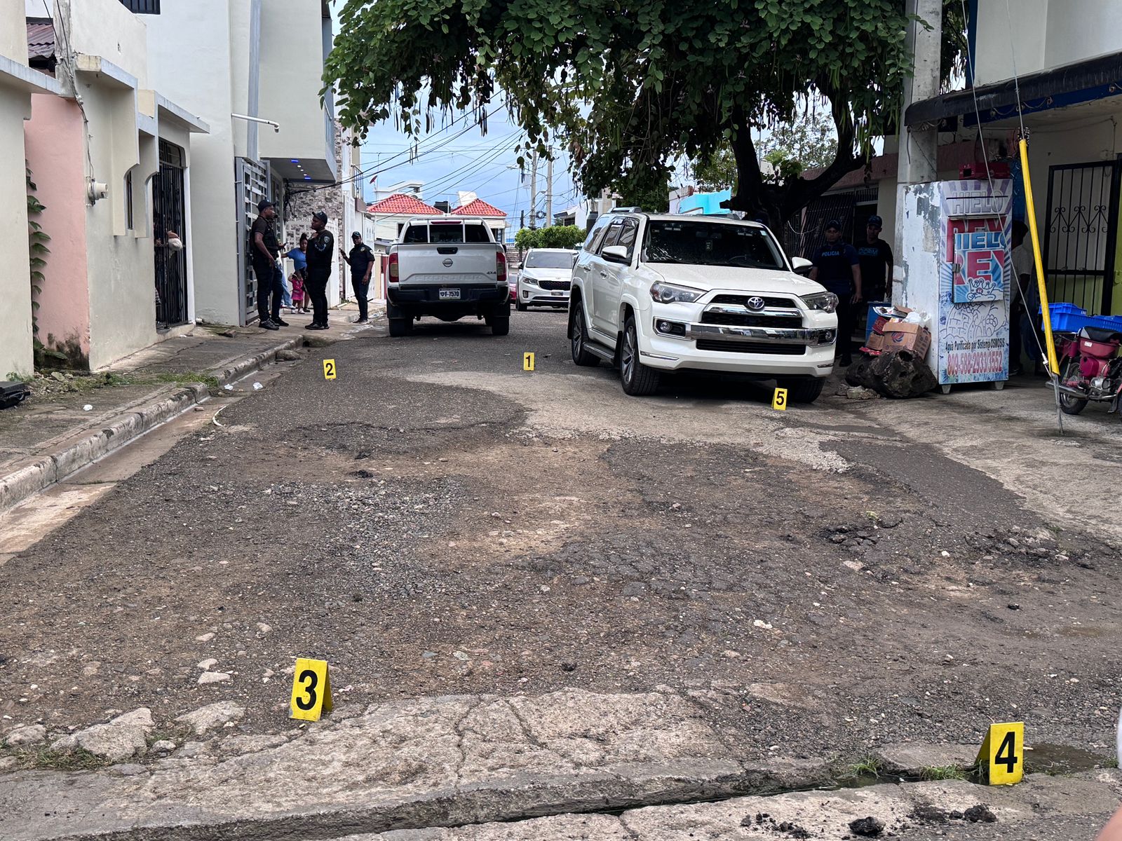 Desconocidos tirotean una guagua en el sector Ercilia Pepín, en San Francisco de Macorís - Noticias de hoy en República Dominicana | De Último Minuto