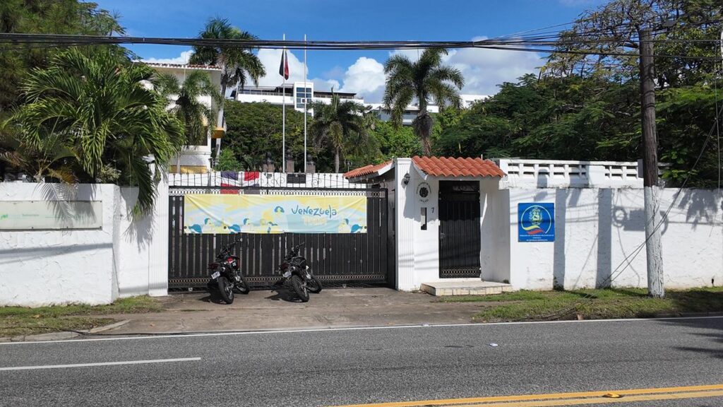 Total calma en las afueras de la Embajada de Venezuela en RD - Noticias de hoy en República Dominicana | De Último Minuto