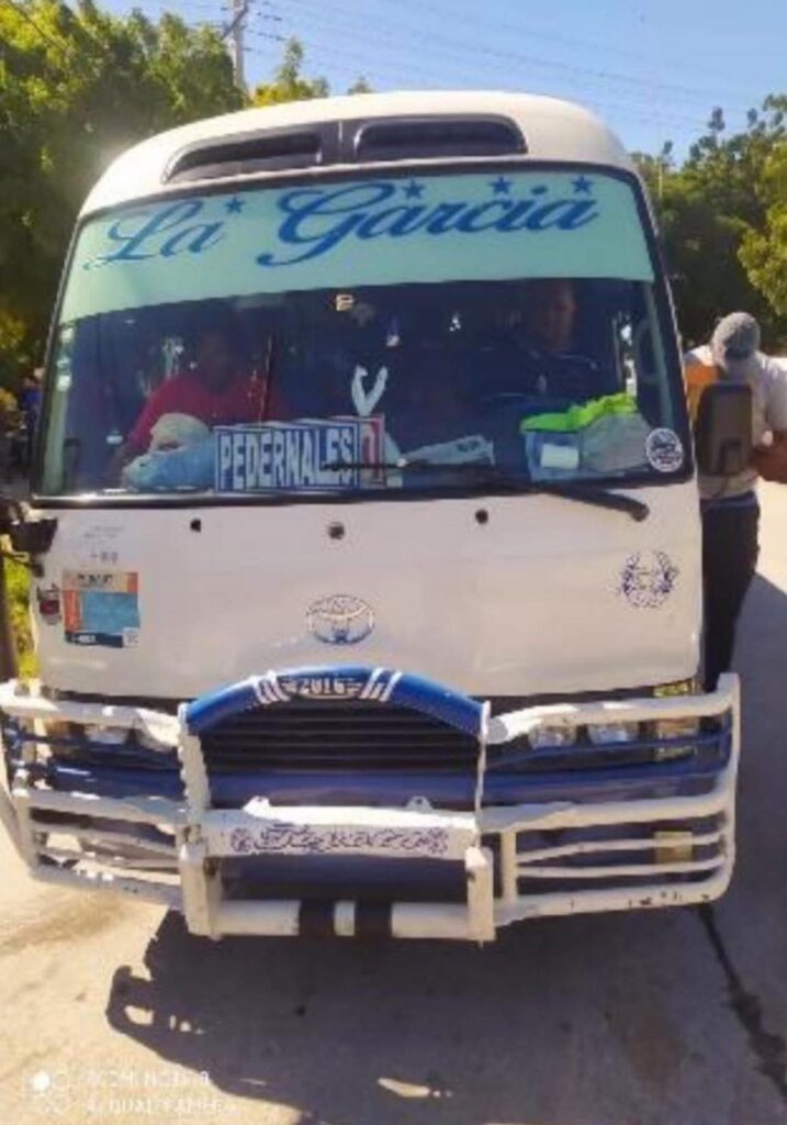 Policía resulta gravemente herido tras accidente con autobús en el municipio de Cabral - Noticias de hoy en República Dominicana | De Último Minuto