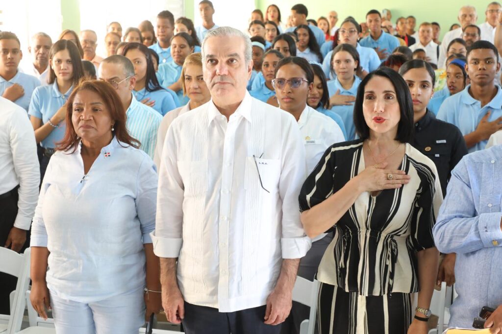 Abinader inaugura centro educativo para más 300 estudiantes en Carrera de Yeguas, Las Matas de Farfán - Noticias de hoy en República Dominicana | De Último Minuto
