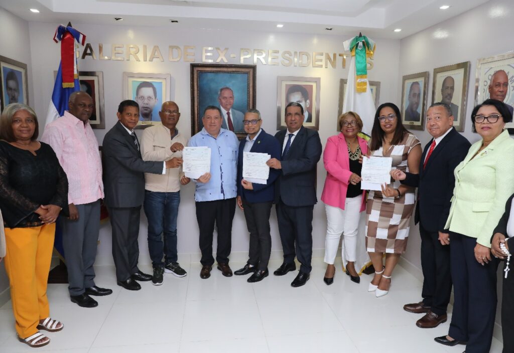 COOPNAMA entrega premios a delegados ganadores de la rifa sorpresa en su 54.ª Asamblea - Noticias de hoy en República Dominicana | De Último Minuto