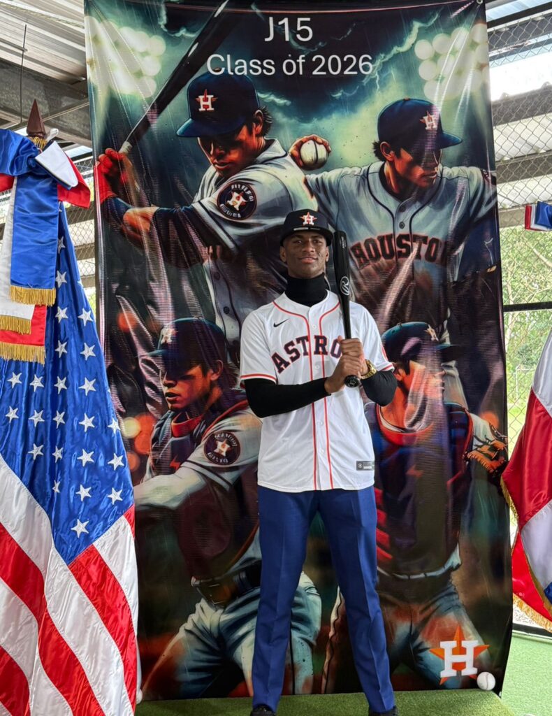 Joven de Samaná firma contrato profesional con los Astros de Houston por US$2.3 millones - Noticias de hoy en República Dominicana | De Último Minuto