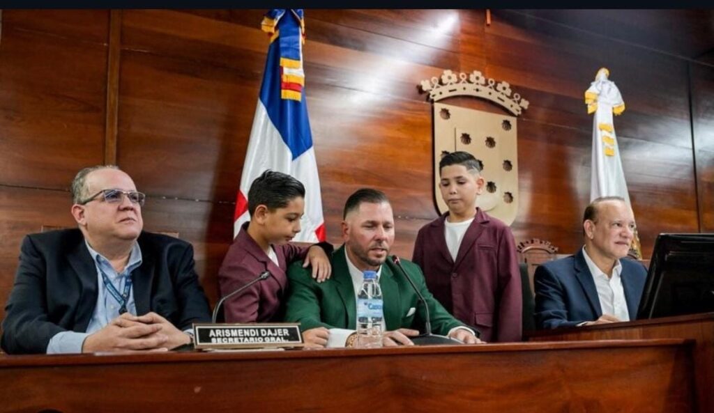 Yunesky Maya es reconocido como Hijo Adoptivo por el Ayuntamiento de Santiago - Noticias de hoy en República Dominicana | De Último Minuto