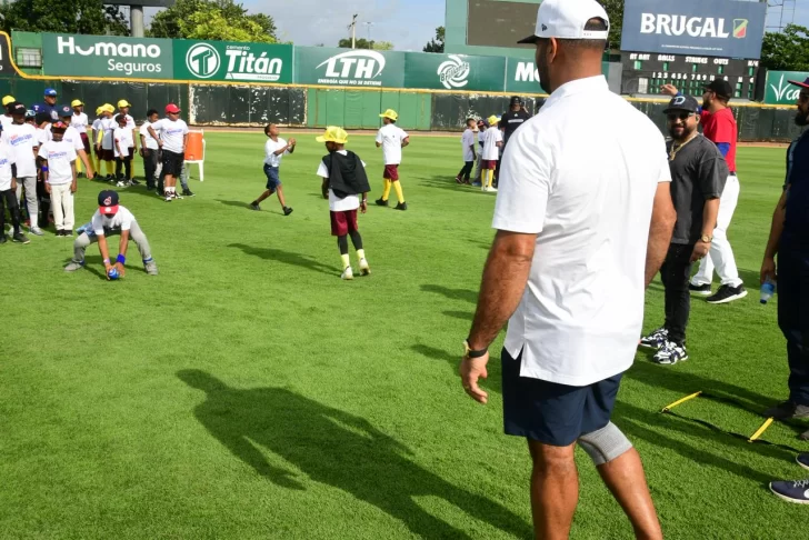FEDOM y MLB organizan Clínica Infantil el estadio Tetelo Vargas para 160 niños - Noticias de hoy en República Dominicana | De Último Minuto