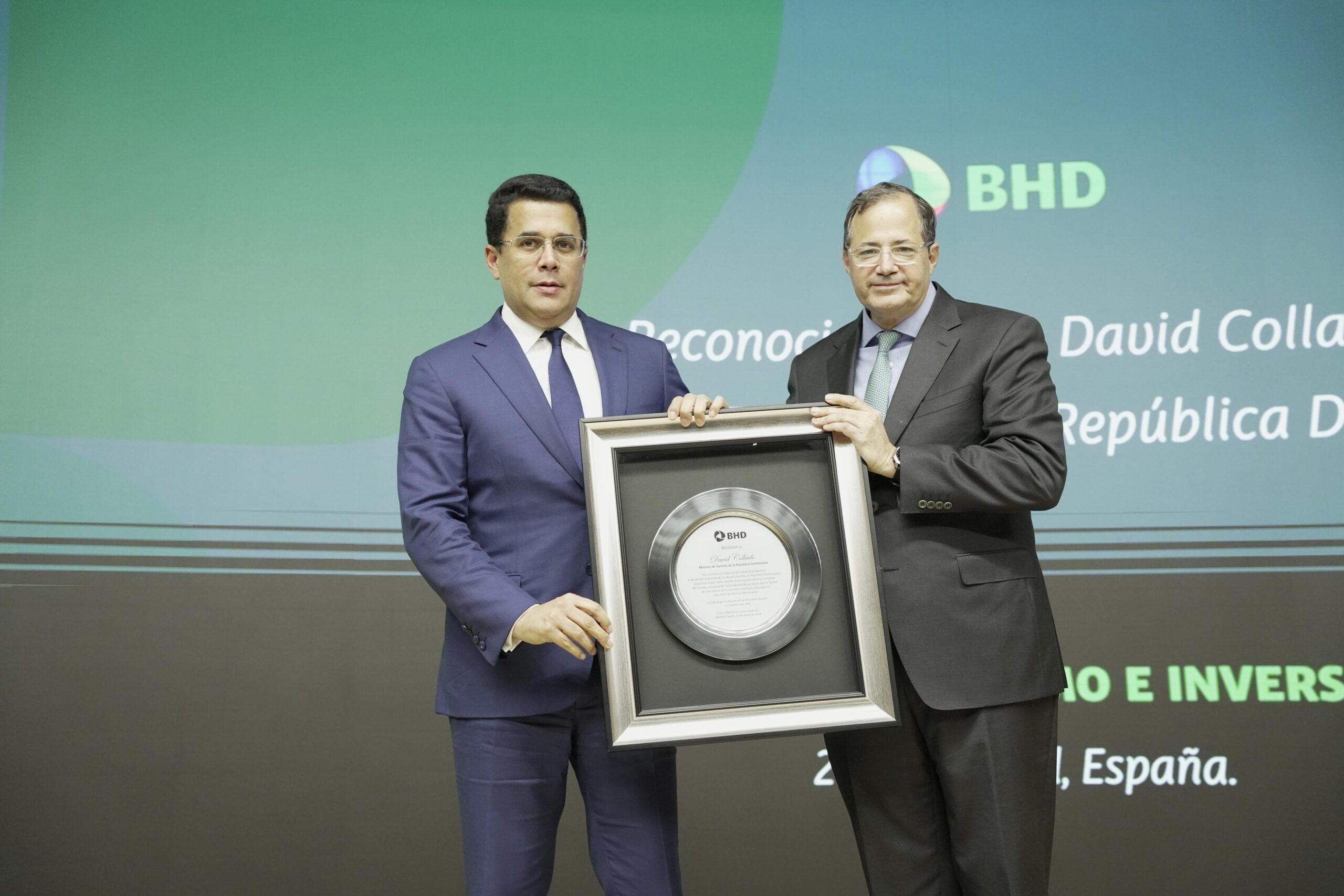 BHD reconoce en FITUR labor de ministro David Collado en favor del turismo - Noticias de hoy en República Dominicana | De Último Minuto