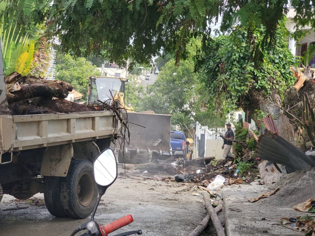 Alcaldía de Sánchez realiza amplio operativo de limpieza y retiro de escombros en distintos sectores del municipio - Noticias de hoy en República Dominicana | De Último Minuto