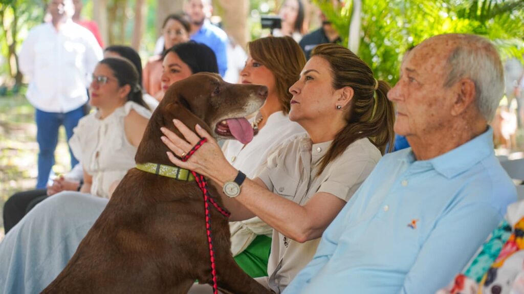 Parque del Prado, Alcaldía DN y ADATS, inauguran el Puente Arcoíris, un espacio para honrar a las mascotas fallecidas - Noticias de hoy en República Dominicana | De Último Minuto