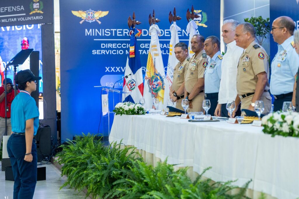 Más de 8,300 jóvenes se gradúan del Programa de Formación en Valores del Servicio Militar Voluntario del MIDE - Noticias de hoy en República Dominicana | De Último Minuto