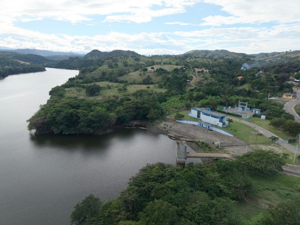 Abinader destaca avances en infraestructura y atención social en comunidades de la Sierra; inaugura carretera Guardarraya - Noticias de hoy en República Dominicana | De Último Minuto