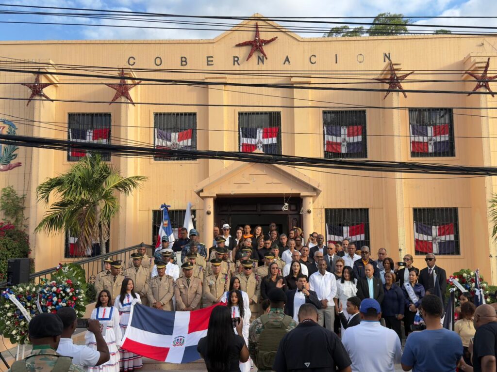 Senadora Lía Díaz rinde honor al 213.º natalicio de Juan Pablo Duarte - Noticias de hoy en República Dominicana | De Último Minuto