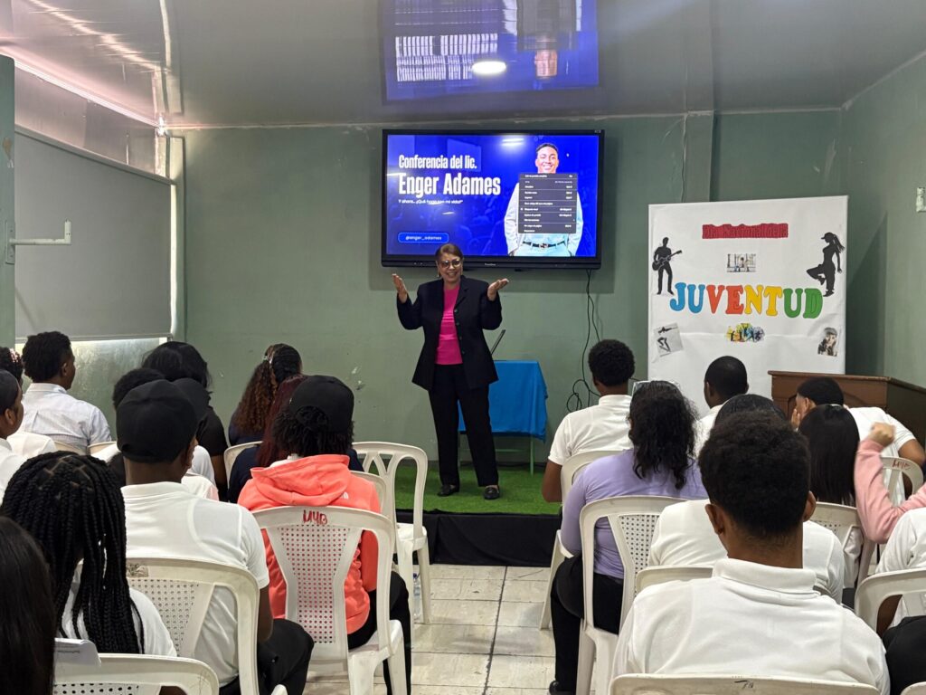 Jóvenes de La Romana reciben charla motivacional sobre proyecto de vida - Noticias de hoy en República Dominicana | De Último Minuto