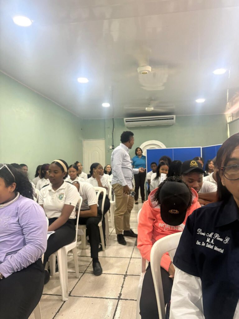 Jóvenes de La Romana reciben charla motivacional sobre proyecto de vida - Noticias de hoy en República Dominicana | De Último Minuto