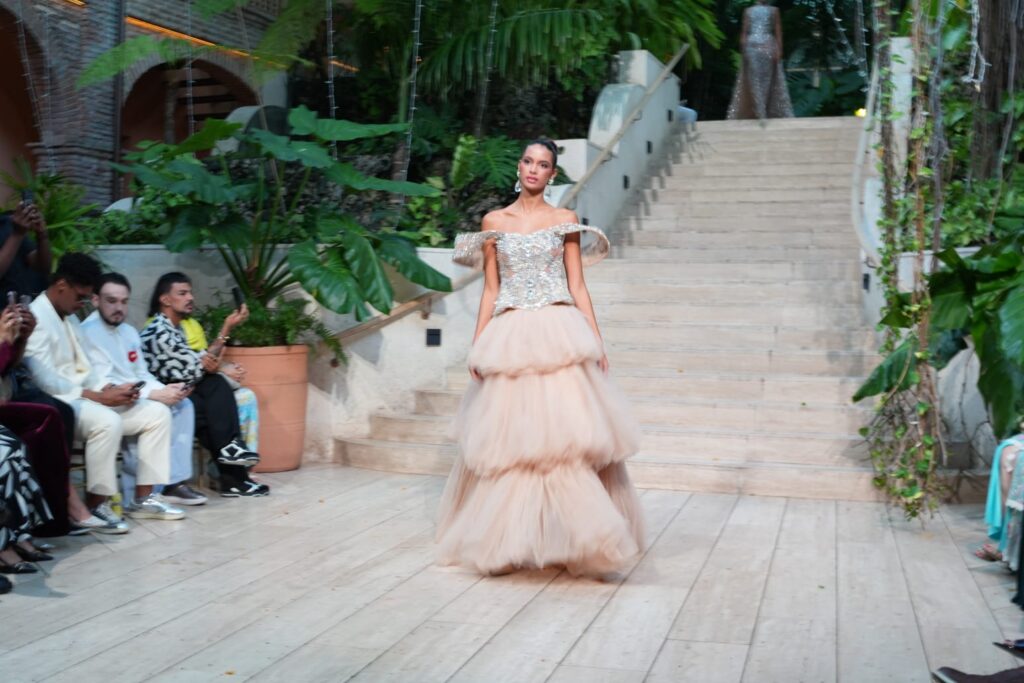 Miss Universo y Giannina Azar se unen en desfile por el autismo en República Dominicana - Noticias de hoy en República Dominicana | De Último Minuto