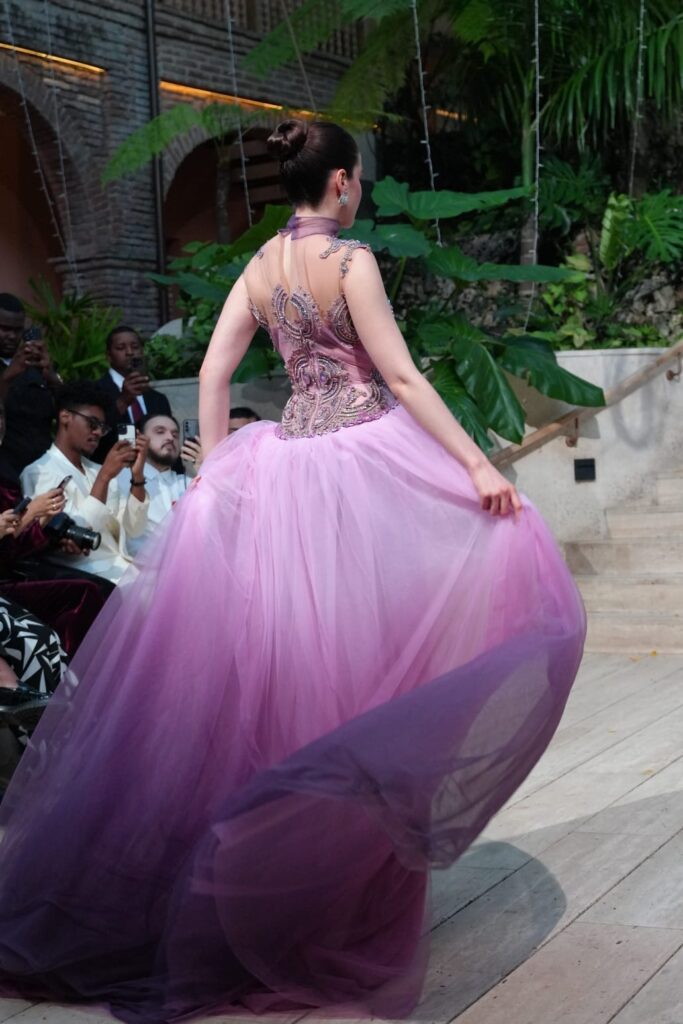 Miss Universo y Giannina Azar se unen en desfile por el autismo en República Dominicana - Noticias de hoy en República Dominicana | De Último Minuto