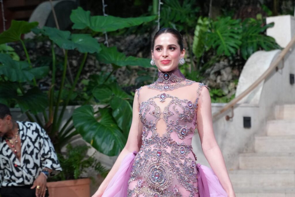 Miss Universo y Giannina Azar se unen en desfile por el autismo en República Dominicana - Noticias de hoy en República Dominicana | De Último Minuto