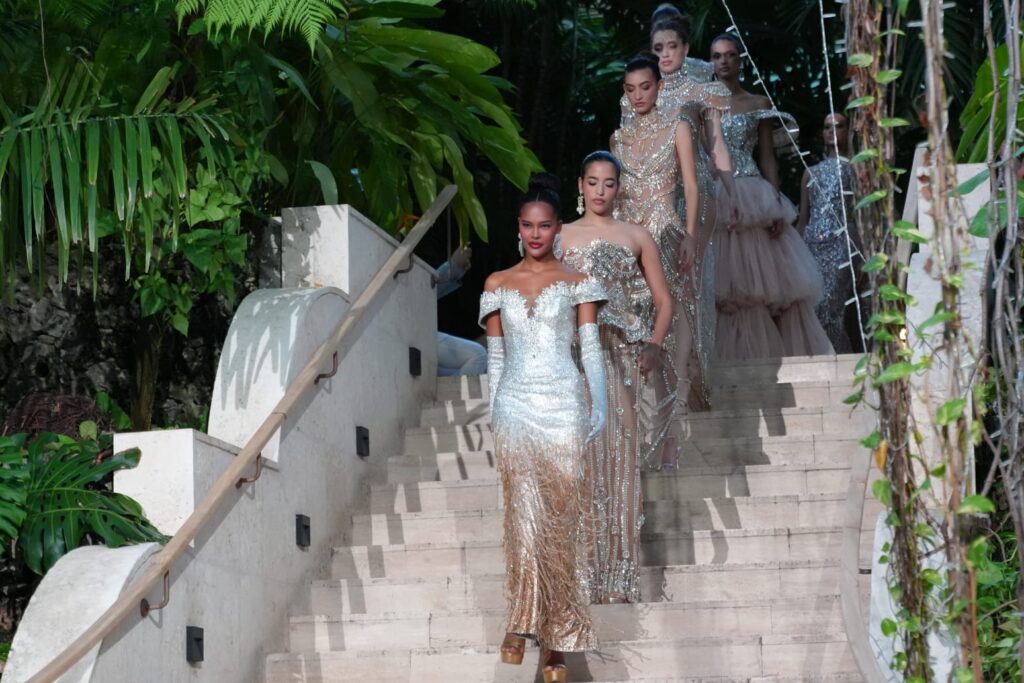 Miss Universo y Giannina Azar se unen en desfile por el autismo en República Dominicana - Noticias de hoy en República Dominicana | De Último Minuto