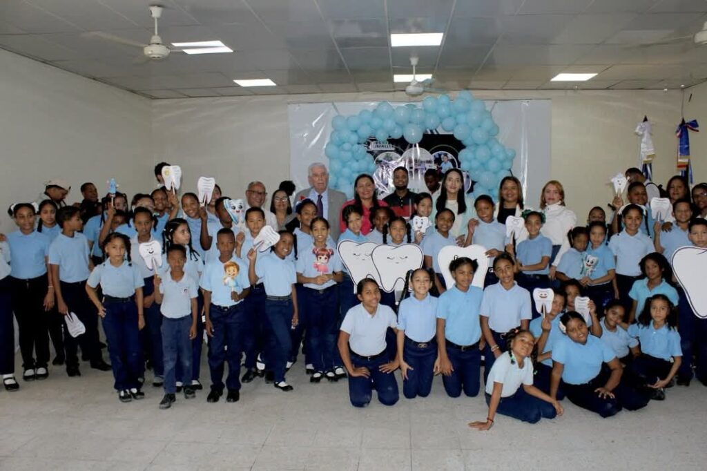 Gobernadora de Azua respalda programa “Escuelas Libres de Caries” - Noticias de hoy en República Dominicana | De Último Minuto