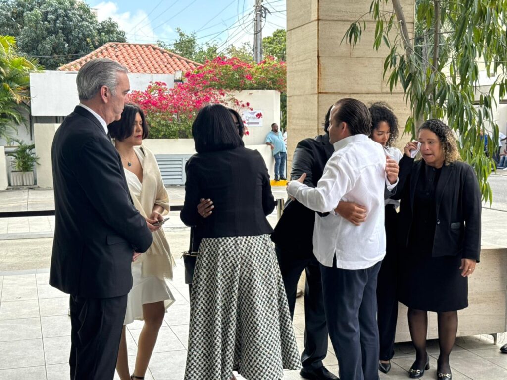 Presidente Abinader acude a velatorio de Alburquerque; reconoce su rol como asesor del Estado - Noticias de hoy en República Dominicana | De Último Minuto