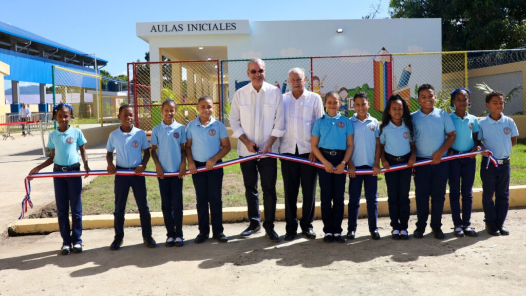 Abinader exhorta a jóvenes de Dajabón a prepararse; inaugura nuevas aulas con un valor de RD$40.4 millones - Noticias de hoy en República Dominicana | De Último Minuto
