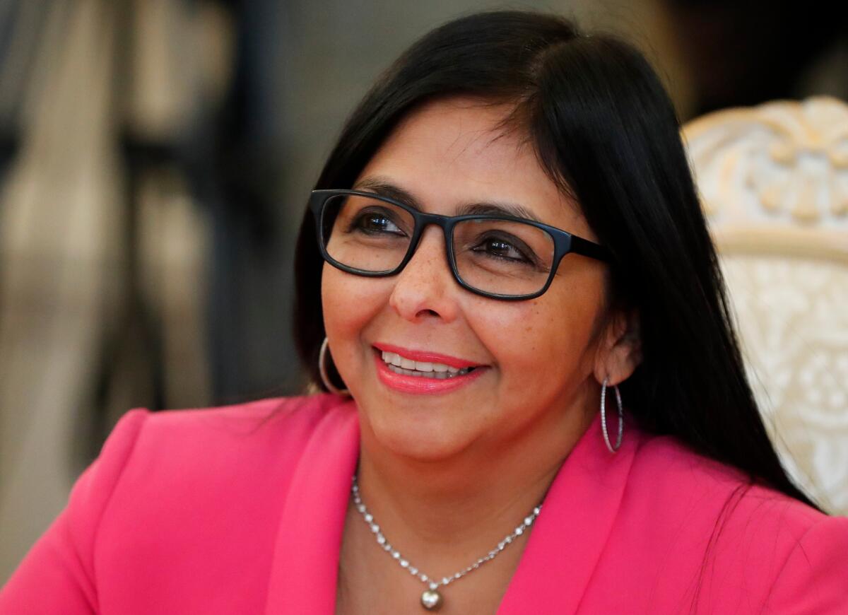 España pide a Delcy Rodríguez la liberación de los "presos políticos" españoles