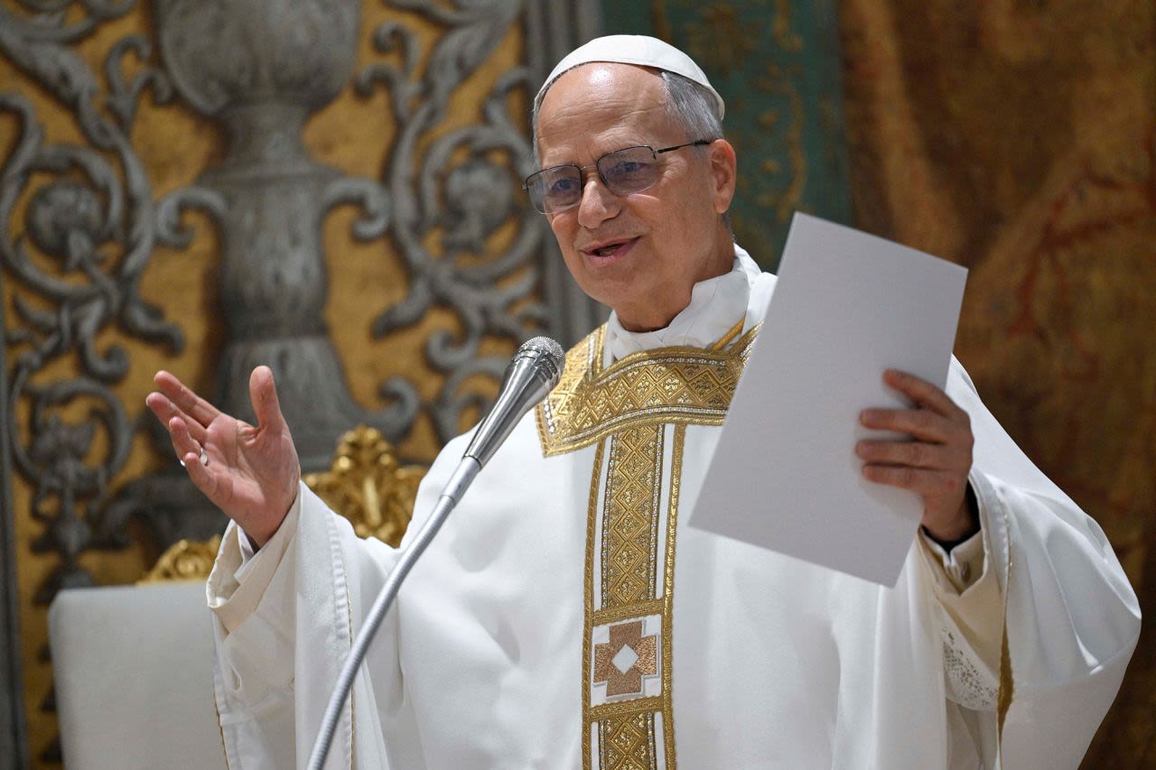 El papa recibió a familiares de jóvenes italianos muertos en el incendio de Crans Montana