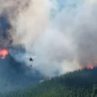 Decenas de personas son evacuadas por los incendios forestales en la Patagonia de Argentina