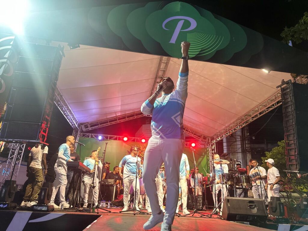 Comité Organizador del Carnaval de Bonao celebra su cuarta salida con homenajes y música en vivo - Noticias de hoy en República Dominicana | De Último Minuto