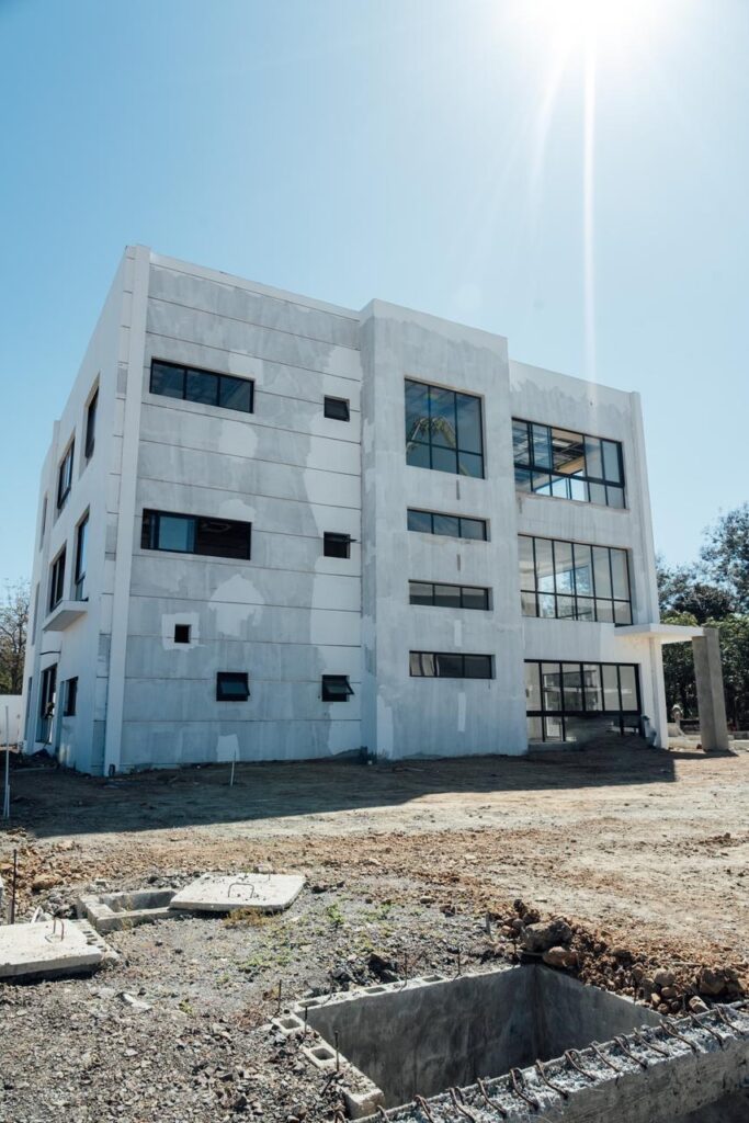 Abinader y MIVHED supervisan recinto UASD Santiago Rodríguez que beneficiará más de 1000 estudiantes - Noticias de hoy en República Dominicana | De Último Minuto