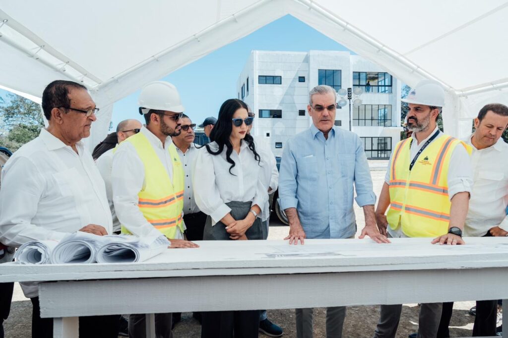 Abinader y MIVHED supervisan recinto UASD Santiago Rodríguez que beneficiará más de 1000 estudiantes - Noticias de hoy en República Dominicana | De Último Minuto