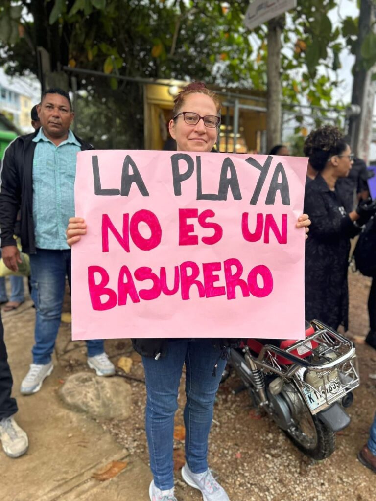 Marchan en Las Terrenas contra la contaminación en ríos y playas - Noticias de hoy en República Dominicana | De Último Minuto