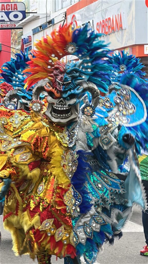Bonao estalla de alegría con la primera salida del Carnaval 2026 - Noticias de hoy en República Dominicana | De Último Minuto