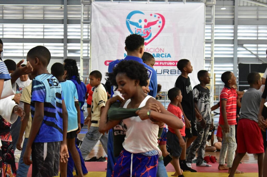 Fundación María García y Seaboard transforman a La Ciénaga a través del judo - Noticias de hoy en República Dominicana | De Último Minuto