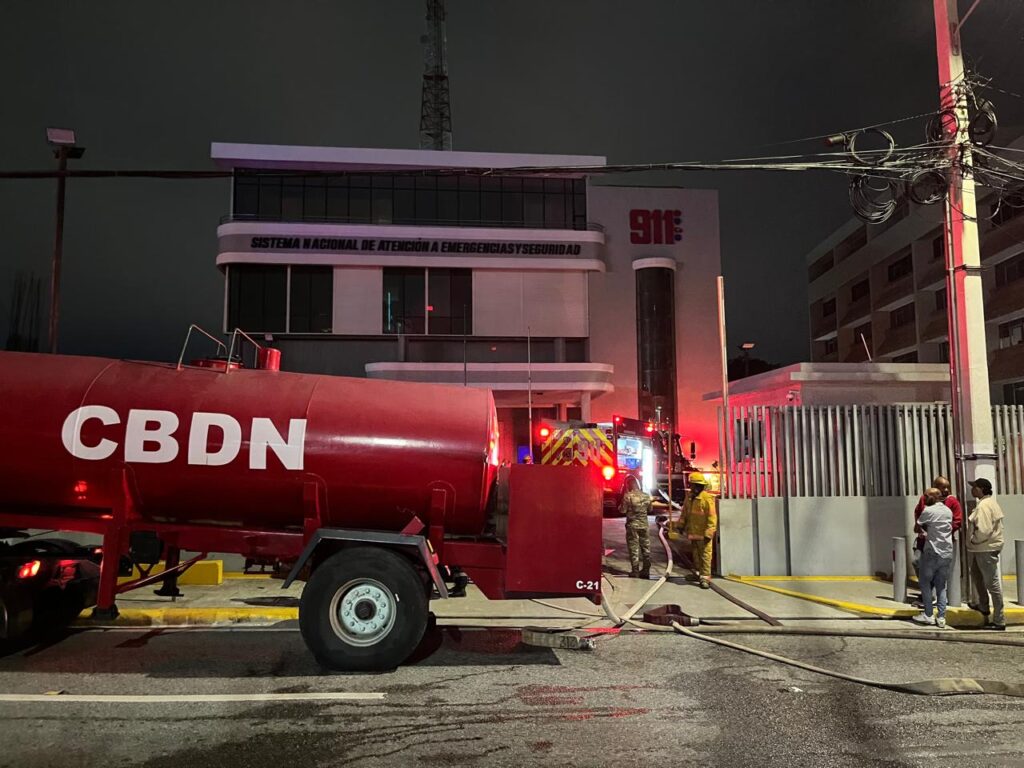 Conato de incendio obliga a evacuar sede del 9-1-1 en la Zona Metropolitana; operaciones continúan desde Santiago - Noticias de hoy en República Dominicana | De Último Minuto