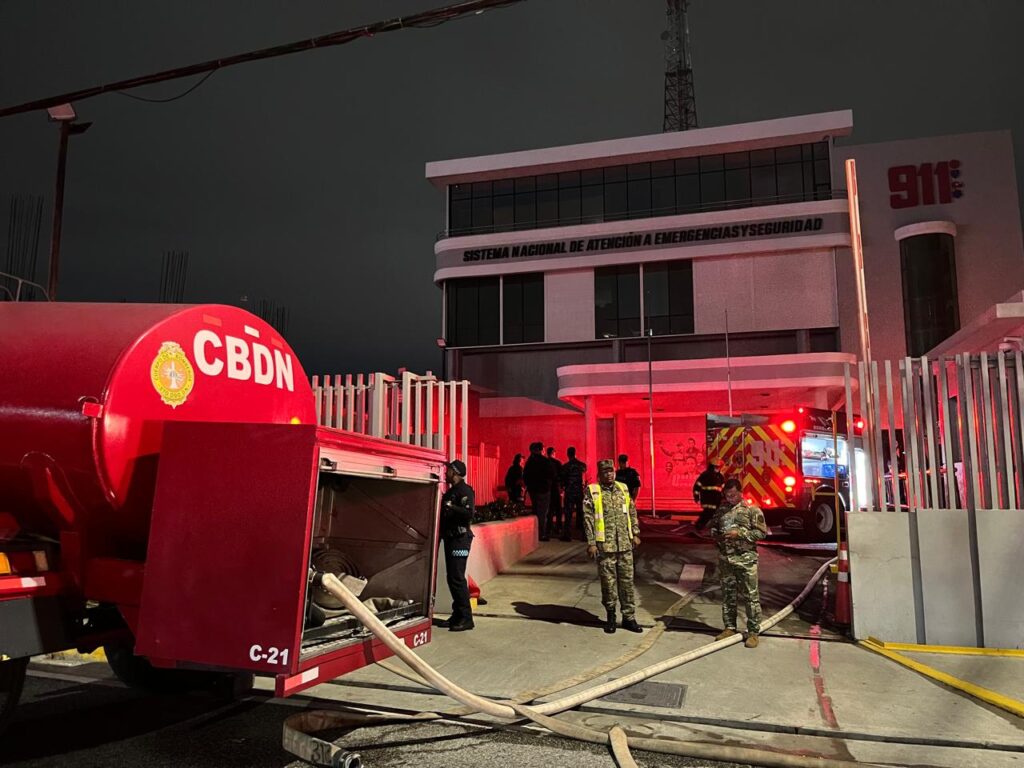 Conato de incendio obliga a evacuar sede del 9-1-1 en la Zona Metropolitana; operaciones continúan desde Santiago - Noticias de hoy en República Dominicana | De Último Minuto