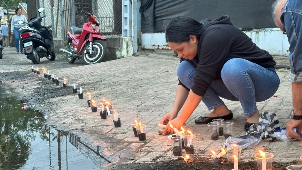 Residentes de Bonao realizan encendido de velas contra planta de gas en la avenida Juan Bosch - Noticias de hoy en República Dominicana | De Último Minuto