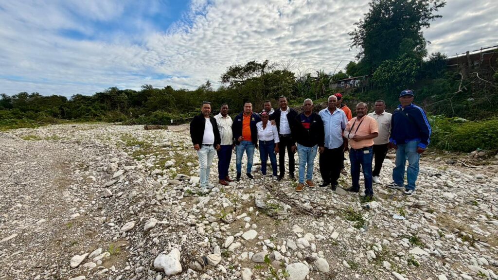 Alcalde y comunidades piden intervenir ante carretera en construcción dentro del cauce de río en San Cristóbal - Noticias de hoy en República Dominicana | De Último Minuto